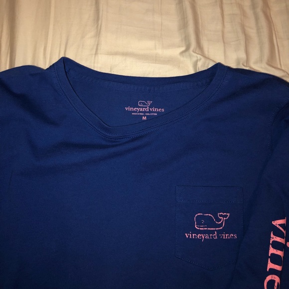 Women’s Vineyard Vines shirt - Picture 3 of 3
